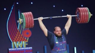 غول ایرانی: دوست دارم به وزنه‌برداری برگردم/ زخمم را نشان ماموران وادا دادم