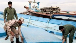 توقیف هزاران لیتر سوخت قاچاق از ۴ شناور در خلیج فارس + فیلم توقیف هزاران لیتر سوخت قاچاق از ۴ شناور در خلیج فارس + فیلم