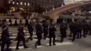 اینجا میدان جنگ نیست، اینجا آمریکا است اینجا میدان جنگ نیست، اینجا آمریکا است