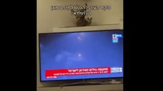 لحظات دیدنی از اصابت موشک‌های ایرانی در پخش زنده کانال ۱۲ رژیم صهیونیستی