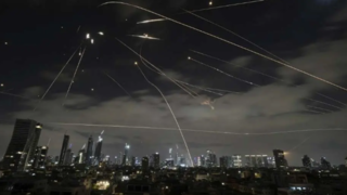 نوازنده ساکسوفون و عبور موشک‌های ایرانی از آسمان لبنان