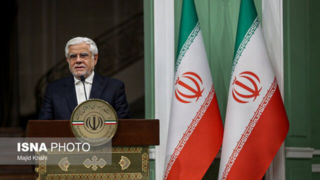 عارف: بزرگی و صبوری ملت ایران مسئولیت دولتمردان را مضاعف کرده است عارف: بزرگی و صبوری ملت ایران مسئولیت دولتمردان را مضاعف کرده است