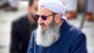 مولوی عبدالحمید: ما از مرزهایمان دفاع میکنیم، ایران خانه ماست. مولوی عبدالحمید: ما از مرزهایمان دفاع میکنیم، ایران خانه ماست.