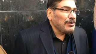 پیام شمخانی به رهبر انقلاب و ملت ایران: زنده‌ام و حاضر برای جانفشانی