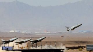 لحظه پرتاب چندین فروند پهپاد آرش ۱ و ۲ به مواضع صهیونیست ها لحظه پرتاب چندین فروند پهپاد آرش ۱ و ۲ به مواضع صهیونیست ها