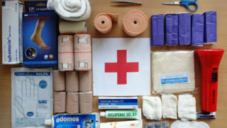 تمام آنچه که باید در جعبه کمک‌های اولیه داشته باشید