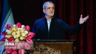 رئیسجمهور: به جهانیان نشان خواهیم داد که این ملت بزرگ، شکست ناپذیر است رئیسجمهور: به جهانیان نشان خواهیم داد که این ملت بزرگ، شکست ناپذیر است