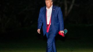 دُم خروس پیرمرد متوهم کاخ سفید بیرون زد/ ترامپ در محاصره CNN و افشاگران دُم خروس پیرمرد متوهم کاخ سفید بیرون زد/ ترامپ در محاصره CNN و افشاگران