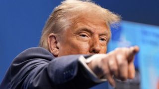 در پی عدم صحت ادعاها درباره ایران؛ ترامپ اشتراک اطلاعات محرمانه با کنگره را محدود میکند در پی عدم صحت ادعاها درباره ایران؛ ترامپ اشتراک اطلاعات محرمانه با کنگره را محدود میکند