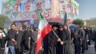 ورود پیکر مطهر شهدا به میدان انقلاب و حضور پرشور مردم ورود پیکر مطهر شهدا به میدان انقلاب و حضور پرشور مردم