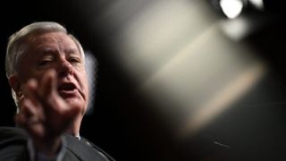 سناتوری که ترامپ را برای حمله به ایران متقاعد کرد سناتوری که ترامپ را برای حمله به ایران متقاعد کرد