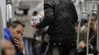 اتباع دستفروش از مترو طرد می‌شوند