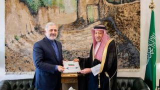 پیام عراقچی به وزیر خارجه عربستان سعودی پیام عراقچی به وزیر خارجه عربستان سعودی