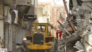 نجات سرباز جوان از زیر آوار/بیش از ۱۰۰ نفر در تهران نجات یافتند نجات سرباز جوان از زیر آوار/بیش از ۱۰۰ نفر در تهران نجات یافتند