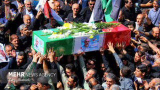 وداع باشکوه مردم قم با پیکر سرلشکر شهید محمد سعید ایزدی وداع باشکوه مردم قم با پیکر سرلشکر شهید محمد سعید ایزدی