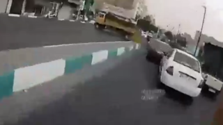 تعقیب و گریز هیجانی سارقان تو بزرگراه آوینی تهران تعقیب و گریز هیجانی سارقان تو بزرگراه آوینی تهران