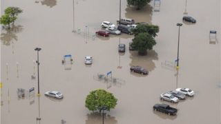 وضعیت خیابان‌های تگزاس بعد از سیل مرگبار | قربانیان سیل تگزاس به ۸۰ نفر رسید