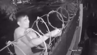 سرقت و عبور خطرناک دزد از دیوار برای دزدیدن دوچرخه !