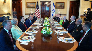 نتانیاهو در دیدار با ترامپ: کوچاندن فلسطینیها از غزه ایده خوبی است نتانیاهو در دیدار با ترامپ: کوچاندن فلسطینیها از غزه ایده خوبی است