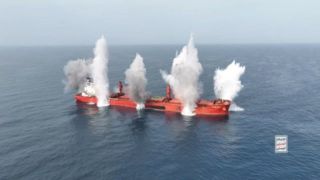 لحظه هدف‌گیری و غرق کشتی مجیک سیز توسط یمنی‌ها 