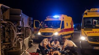 حادثه واژگونی اتوبوس در جاده خمین-اراک ۱۹ مصدوم بر جا گذاشت