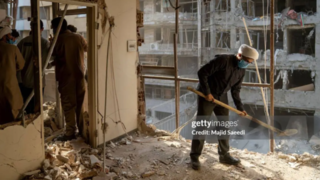 کمک روحانیون داوطلب به پاکسازی خانههای تخریبشده در حملات رژیم صهیونیستی کمک روحانیون داوطلب به پاکسازی خانههای تخریبشده در حملات رژیم صهیونیستی