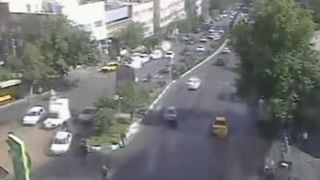 تصاویر دوربین ترافیکی, لحظاتی پس از حمله رژیم صهیونیستی به تجریش تصاویر دوربین ترافیکی, لحظاتی پس از حمله رژیم صهیونیستی به تجریش