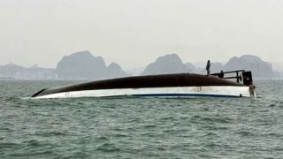 واژگونی قایق گردشگری در ویتنام بیش از ۳۰ کشته بر جای گذاشت واژگونی قایق گردشگری در ویتنام بیش از ۳۰ کشته بر جای گذاشت