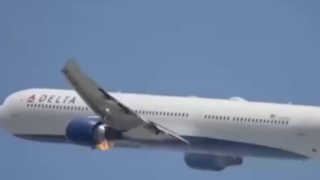 تصاویری از آتش گرفتن بوئینگ ۷۶۷ در حال پرواز تصاویری از آتش گرفتن بوئینگ ۷۶۷ در حال پرواز