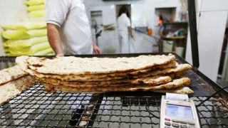 شوک به سفره مردم؛ نان سنتی به کالایی لوکس تبدیل شد/ حقوق کارگران عقب‌تر از تورم/ اعتراض نانوایان از زیان اقتصادی تا فشار مشتریان