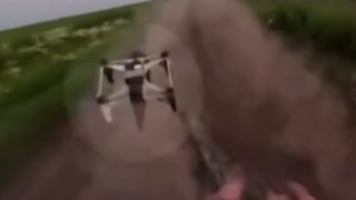 تعقیب و گریز پهپاد انتحاری روسی و سرباز اوکراینی تعقیب و گریز پهپاد انتحاری روسی و سرباز اوکراینی