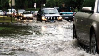 تصاویری از سیل در مسکو و وضعیت تردد در معابر