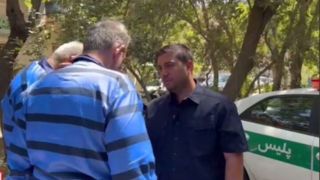 نحوه سرقت دو سارق ۴۱ و ۵۰ ساله از خانم های میانسال