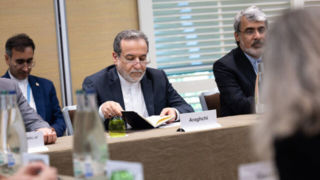 عراقچی: مذاکره مستقیم با آمریکا نداریم/ هرگز از توان موشکی خود دست نمیکشیم عراقچی: مذاکره مستقیم با آمریکا نداریم/ هرگز از توان موشکی خود دست نمیکشیم