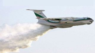 آغاز عملیات مهار آتش در هورالعظیم با اعزام هواپیمای آبپاش به خاک عراق