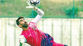 عذرخواهی بیرانوند از پرسپولیس چرت و پرت است | زنوزی با پول می‌خواهد پرونده را ببندد