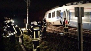 حادثه خروج قطار از ریل در آلمان سه کشته و ۳۴ زخمی برجای گذاشت