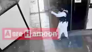 نخستین تصاویر از آغاز حمله تروریستها به دادگستری زاهدان نخستین تصاویر از آغاز حمله تروریستها به دادگستری زاهدان