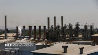 انتشار دود از انبار نفت شهران ناشی از فرآیند جمعآوری ضایعات است انتشار دود از انبار نفت شهران ناشی از فرآیند جمعآوری ضایعات است