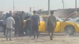 آتش گرفتن خودرو در به علت گرمای شدید در عراق آتش گرفتن خودرو در به علت گرمای شدید در عراق