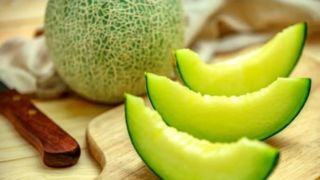 میوهای که سلامت قلب را تضمین میکند میوهای که سلامت قلب را تضمین میکند