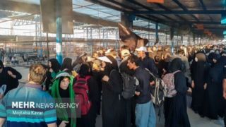 ۶ هزار نفر در هر ساعت از مرز مهران تردد میکنند ۶ هزار نفر در هر ساعت از مرز مهران تردد میکنند