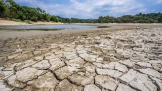 ادعای عجیب درباره علت خشکسالی در ایران/ آمریکا و اسرائیل ابرهای باران‌زا را از آسمان ایران منحرف می‌کنند