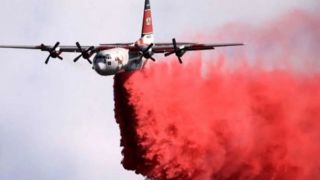 آتش گیفورد در کالیفرنیا همچنان میسوزد و میتازد آتش گیفورد در کالیفرنیا همچنان میسوزد و میتازد