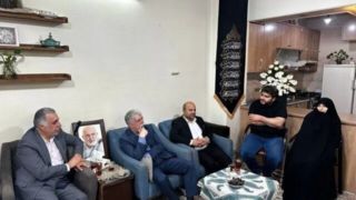 دیدار وزیر فرهنگ با خانواده مرحوم توکلی همزمان با روز خبرنگار دیدار وزیر فرهنگ با خانواده مرحوم توکلی همزمان با روز خبرنگار