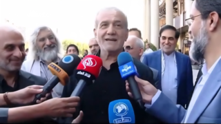 پزشکیان: با زاکانی کلکل داشتیم اما الان قدردان او هستیم پزشکیان: با زاکانی کلکل داشتیم اما الان قدردان او هستیم