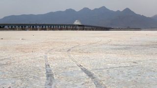 دریاچه ارومیه در یک قدمی مرگ دریاچه ارومیه در یک قدمی مرگ