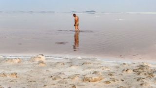 دریاچه ارومیه در یک قدمی مرگ دریاچه ارومیه در یک قدمی مرگ