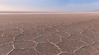 دریاچه ارومیه در یک قدمی مرگ دریاچه ارومیه در یک قدمی مرگ