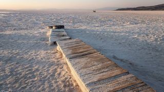 دریاچه ارومیه در یک قدمی مرگ دریاچه ارومیه در یک قدمی مرگ